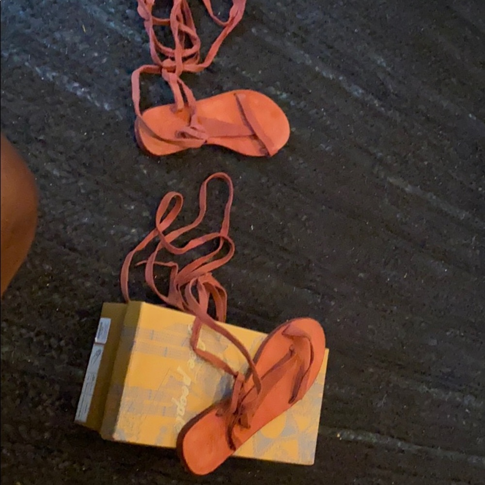 Sandle - Picture 2 of 3